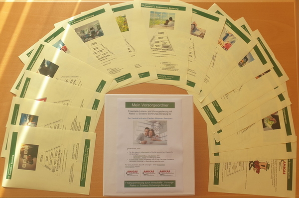 Vorsorgeordner, A4 mit Deckblatt, geschlossen und einer Auswahl an Trennblättern Vorsorgeordner, A4 mit Deckblatt, geschlossen und einer Auswahl an Trennblättern